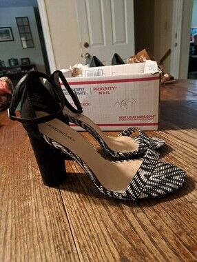 JustFabulous Salona Black Off White Geometric Block Heel Sandals Size 11